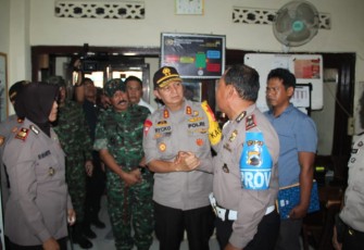 Aiptu Kusrin bersama Kapolda Jateng dan Pangdam IV