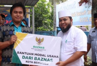 Wali Kota Bengkulu Helmi Hasan Berikan Bantuan Modal Usaha 