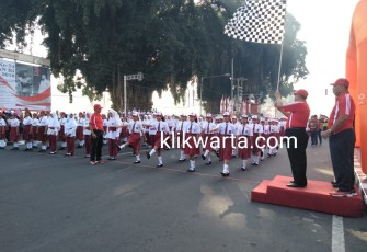 Lomba Baris Berbaris Siswa di HUT RI ke- 74, Plt Walikota Blitar : Sarana Perkuat Bela Negara