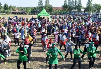 Masyarakat Suradadi Tegal Senam Zumba Non Bersama