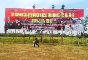 Megah Baliho Raksasa Penanda Akhir Pembangunan Satgas TMMD Reguler Tegal