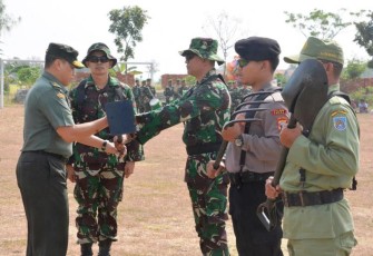 Penyerahan Peralatan Kerja Akhiri Tugas Satgas TMMD Tegal