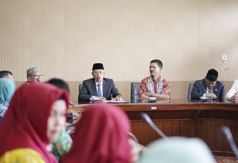Bupati Bengkulu Selatan Gusnan Mulyadi Terima Tim Verifikasi Nasional Kabupaten Sehat  Kementerian Kesehatan Republik Indonesia