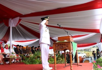 Bupati Bengkulu Tengah Ferry Ramli Sebagai Inspektur Upacara