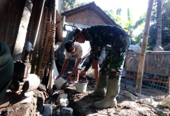 Semangat Yonzipur 4 TK Percepat Rehab RTLH Pada Program TMMD Reg 105 Kodim Klaten