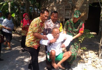Babinsa Bersama Puskesmas Wedi Berhasil Evakuasi ODGJ