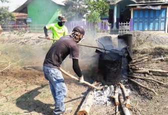 Satgas TMMD lakukan Pembakaran Aspal