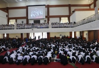 Peserta PBAK UIN SGD Lakukan Sujud Syukur