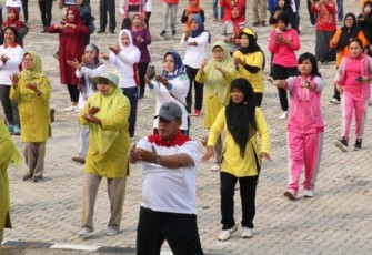 Bupati Mukomuko Choirul Huda Senam Bersama 