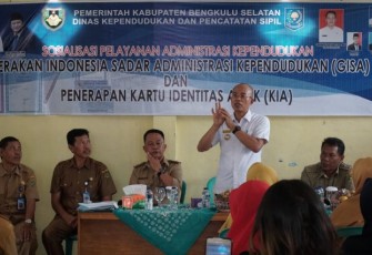 Bupati Bengkulu Selatan Gusnan Mulyadi Dalam Acara Sosialisasi Pelayanan Administrasi Kependudukan Gerakan Indonesia Sadar Administrasi Kependudukan