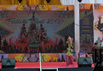 Salah Satu Peserta Festival Lagu Melayu Daerah