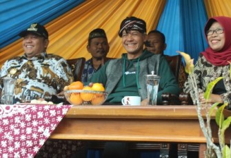 Gubernur Jateng (Tengah) Wali Kota Tegal (Kiri) dan Bupati Tegal (kanan)