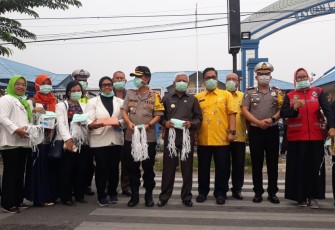 Plt Bupati Asahan Bagikan Ribuan Masker dan Vitamin