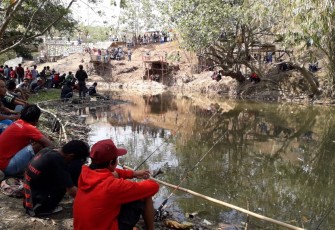Lomba Mancing Tumpah Ruah di Wisata Krama Cenil Sungai Beber