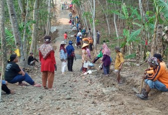 Semangat Gotong Royong Masyarakat Desa Cilibang Patut Dicontoh