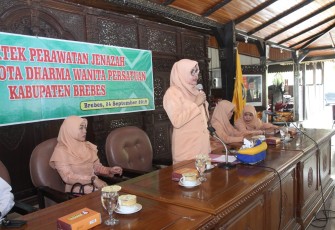 Pelatihan Jenazah Isi Giat HUT Ke 20 Dharma Wanita Persatuan Kabupaten Brebes