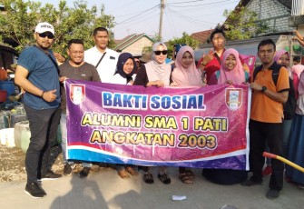 Peduli warga, alumni SMA 1 kirim bantuan air bersih