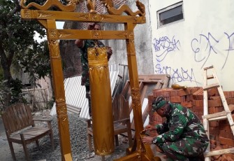 Kentongan untuk Kegiatan Pembukaan TMMD 106 Kodim Cilacap Mulai di Cat