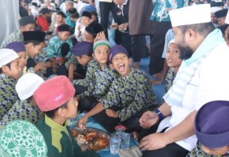 Wali Kota Bengkulu Helmi Hasan Makan Bersama Anak Yatim 