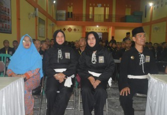 Ketua Persit Cabang XXXIX Ny. Ayu Respati Darmawan yang juga keluarga besar PSHT