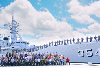 Panglima TNI Berlayar Bersama Saksikan Keindahan Papua