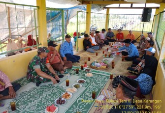 Kedekatan Babinsa Karangan Serka Soimun Hadiri  Syukuran Sedekah Bumi 