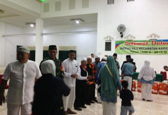 Babinsa Karanganom Serma  Suprapto Dan Serda  Darmanto Melaksanakan Pengamanan Kepulangan Haji di Wilayah Kecamatan Karanganom