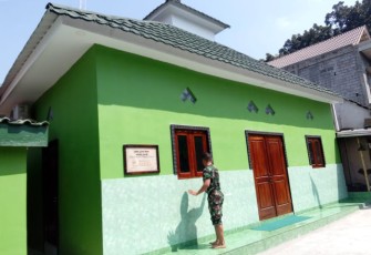 Serda Aden Babinsa Koramil 12 Manisrenggo Kodim 0723 Klaten Membersihkan Masjid Adzan Salim Azdimar 