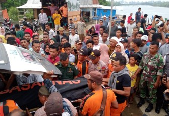 Jenazah korban saat dievakuasi
