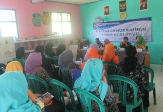 Disnakerin Gelar Pelatihan Industri Kecil Menengah di Paud Al Hidayah Desa Cilibang