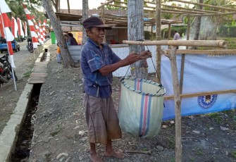 Mbah Tasim Ajak Warga Jaga Kebersihan