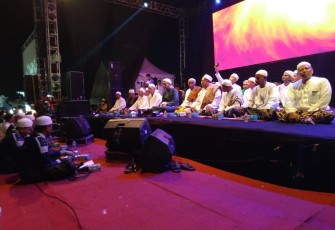 Batang Bersholawat dan Meriahnya Kembang Api Pada Pembukaan Batang Expo
