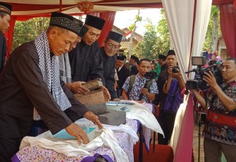 Sentuhan Keakraban Saresahan Kitab Rambang Desa Danaraja 
