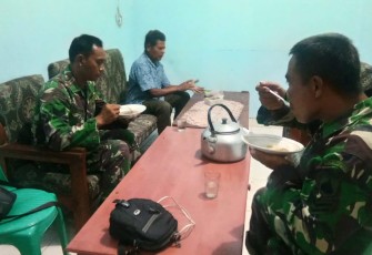 Satgas TMMD Anjangsana Ke Rumah Warga Bukti Kedekatan TNI bersama warga