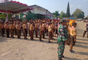 Wujudkan Generasi Muda Yang Tangguh Babinsa Wonosari Latih Siswa Siswi Pramuka 