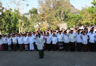 UIN SGD Gelar Upacara Sarung Peringatan Hari Santri 2019