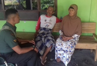 Babinsa Serda Suparman Laksanakan Anjangsana di Rumah Purnawirawan TNI AD Purn Serma Sukardi