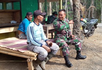 Sertu Budi Suwantoro Terus Jalin Komunikasi dengan Warga Desa Cilibang