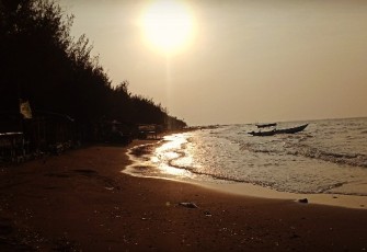 Wisata Pantai Batamsari