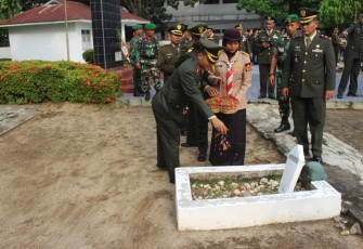 Kodim 0209/LB Laksanakan Tabur Bunga dan Ziarah di TMP