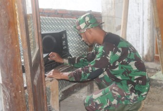Lantunan Musik Dangdut disela-sela Rehab RTLH TMMD 106 Kodim Cilacap