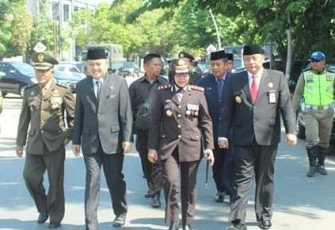 Walikota dan Wakil Walikota Tegal Tabur Bunga di Hari Pahlawan