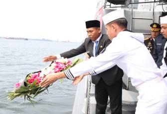 Wagub Bengkulu Pimpin Tabur Bunga Di Laut Bumi Rafflesia 