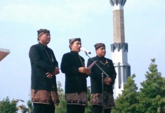 Bupati meresmikan alun alun dan memulai pemecahan rekor MURI