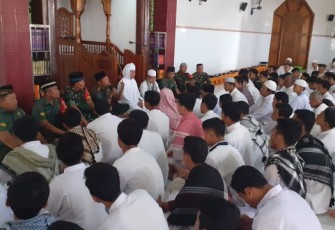 Danramil Jogonalan Melaksanakan Sholat Jumat Ponpes Al Madinah Desa Prawatan