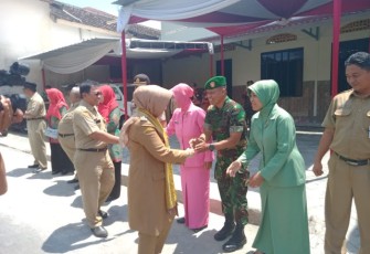 Danramil Sambut Kedatangan Bupati Klaten Untuk Sambang Warga     