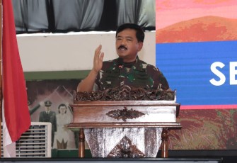 Panglima TNI Marsekal TNI Hadi Tjahjanto S.I.P. saat memberikan arahan ke Prajurit
