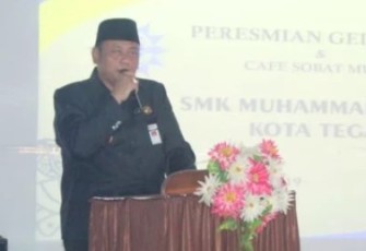 Walikota Tegal H. Dedy Yon Supriono SE MM
