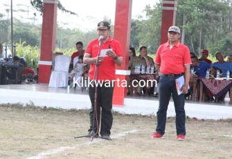 Kepala Dinas Pariwisata Kebudayaan Pemuda dan Olahraga Kabupaten Blitar Suhendro Winarso Saat Memberikan Sambutan Dalam Pembukaan Turnamen Sepakbola U 40 