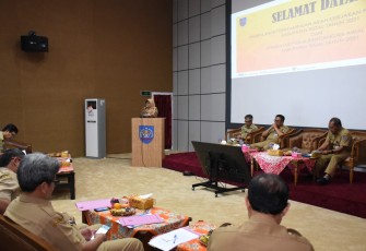 Bupati Tegal Umi Azizah saat acara Rakor Penyampaian Arah Kebijakan Pembangunan Kabupaten Tegal Tahun 2021 di Gedung Dadali Bappeda Kabupaten Tegal